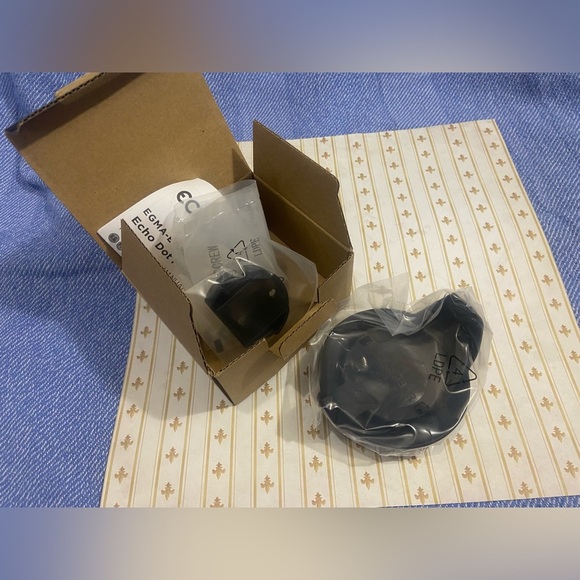 🍀 3/$15 NIP Wall Mount for Third Gen. Amazon Echo Dot - Black - Picture 2 of 3